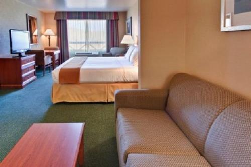 Holiday Inn Express Tehachapi, an IHG Hotel