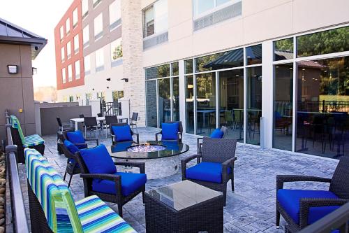 Holiday Inn Express & Suites Greenwood Mall an IHG Hotel - image 3