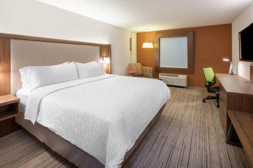 Holiday Inn Express & Suites - Parsons, an IHG Hotel