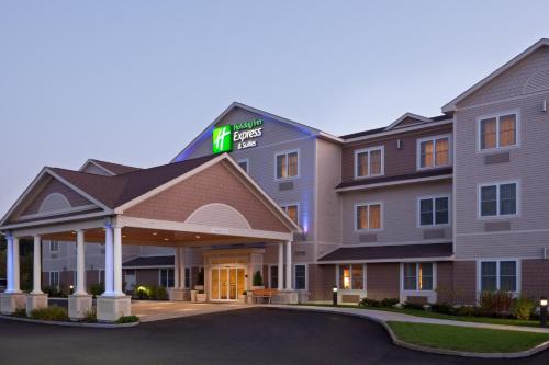 Holiday Inn Express & Suites Tilton, an IHG Hotel