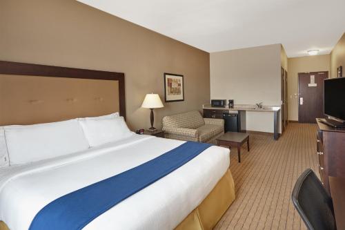 Holiday Inn Express & Suites Madison-Verona, an IHG Hotel