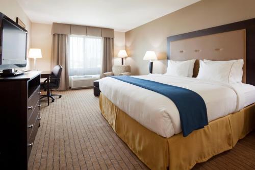 Holiday Inn Express & Suites Madison-Verona, an IHG Hotel