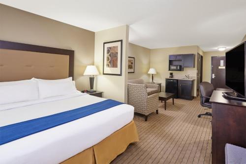 Holiday Inn Express & Suites Madison-Verona, an IHG Hotel