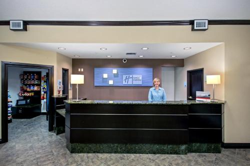 Holiday Inn Express & Suites - Green Bay East