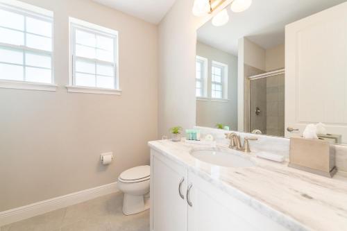 Captivating Home by Rentyl with Themed Bedrooms Water Park Access Near Disney - 7481M - image 13