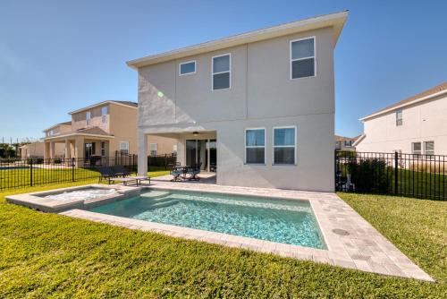 Captivating Home with Themed Bedrooms Water Park Access Near Disney - image 5