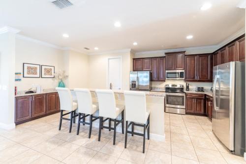 Immaculate Home with Water Park Access near Disney - 7645W - image 2