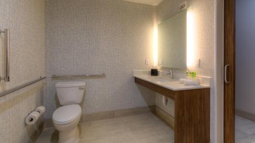Holiday Inn Express & Suites Tulsa Midtown by IHG Holiday Inn Express & Suites Tulsa Midtown by IHG