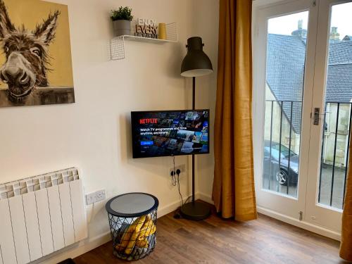 Lower Highview - Self Catering Apartment, fpventures Stroud - Tap to explore photos