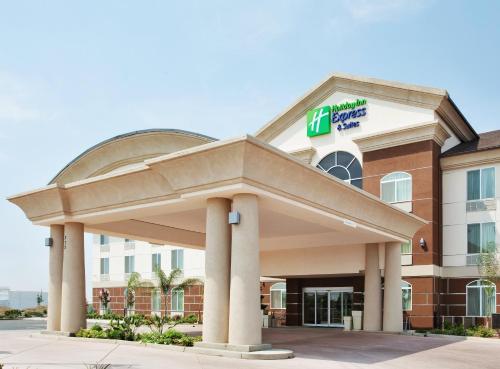 Holiday Inn Express & Suites Dinuba West, an IHG Hotel