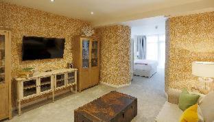 Nira Caledonia - image 12