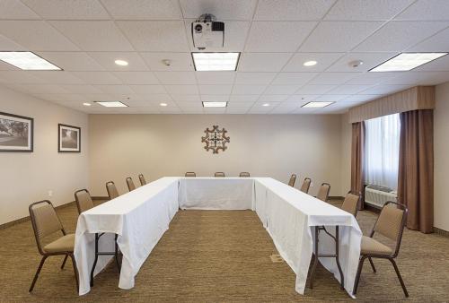 Holiday Inn Express Hotel & Suites Byram an IHG Hotel - image 14
