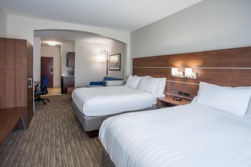 Holiday Inn Express Hotel and Suites Texarkana an IHG Hotel - image 3