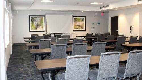 Holiday Inn Express & Suites - Jacksonville W - I295 and I10, an IHG Hotel