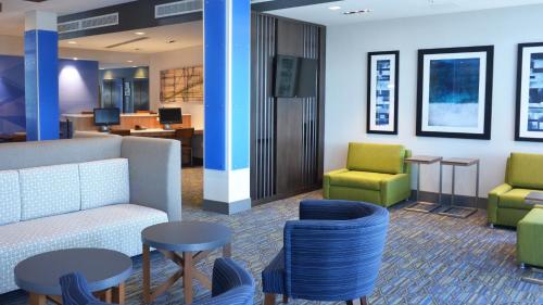 Holiday Inn Express & Suites - Jacksonville W - I295 and I10