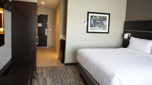 Holiday Inn Express & Suites - Jacksonville W - I295 and I10, an IHG Hotel