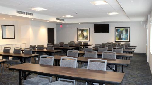 Holiday Inn Express & Suites - Jacksonville W - I295 and I10, an IHG Hotel