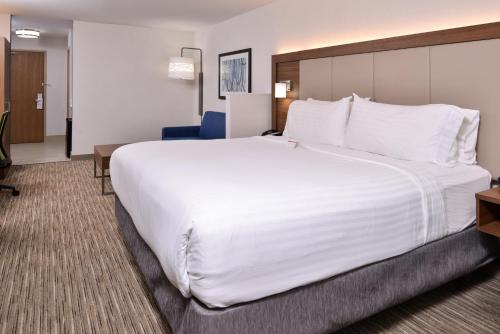 Holiday Inn Express & Suites Lacey - Olympia, an IHG Hotel