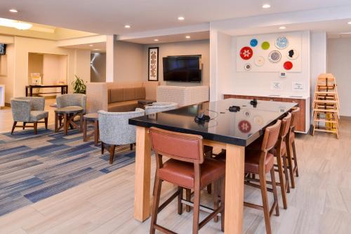 อาหารและเครื่องดื่ม, Holiday Inn Express & Suites Lacey – Olympia By IHG in ลาเซย์ (WA)