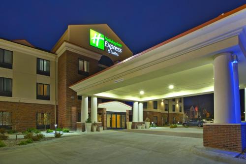 Holiday Inn Express & Suites Springfield, an IHG Hotel