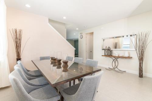 Remarkable Home near Disney with Water Park Included by Rentyl - 7705F in Orlando, USA