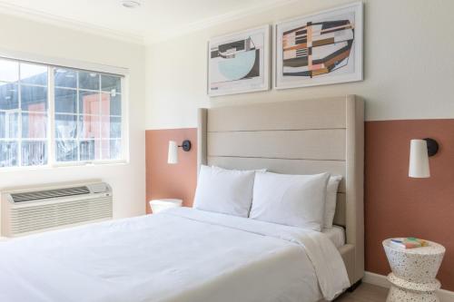 Broadway Motel - image 11