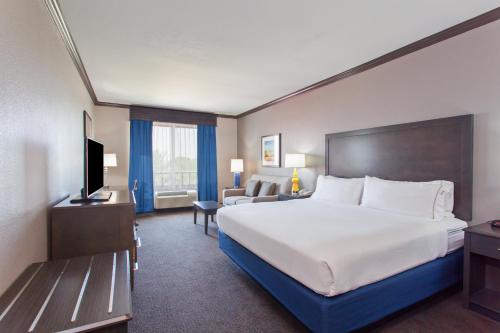 Holiday Inn Express & Suites Wharton, an IHG Hotel