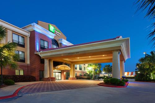 . Holiday Inn Express & Suites Wharton by IHG