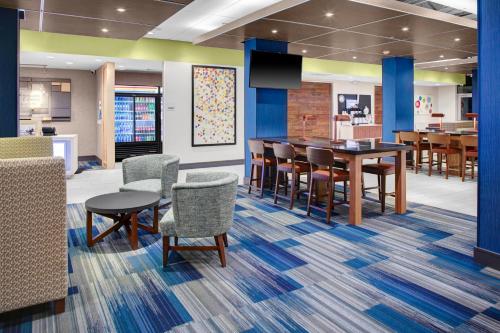 Holiday Inn Express & Suites Houston NW - Cypress By IHG - 편의 시설/서비스