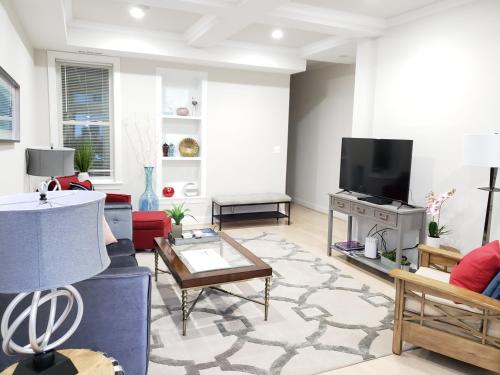 Spacious & Bright home In Bloomingdale/ Truxton DC - Bethesda, MD