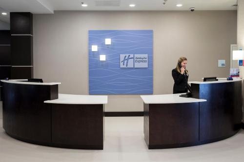 홀리데이 인 익스프레스 & 스위트 에드워즈빌 바이 IHG - 숙소 외관