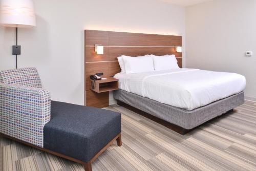 Holiday Inn Express & Suites Omaha Airport, an IHG Hotel