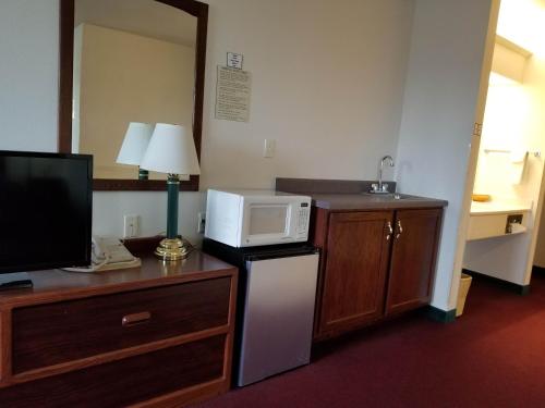 Bilmar Inn & Suites - image 7