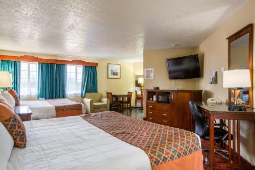 Sandia Peak Inn Old Town ABQ, a Howard Johnson by Wyndham in Albuquerque West