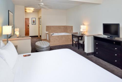 King Suite with Spa Bath