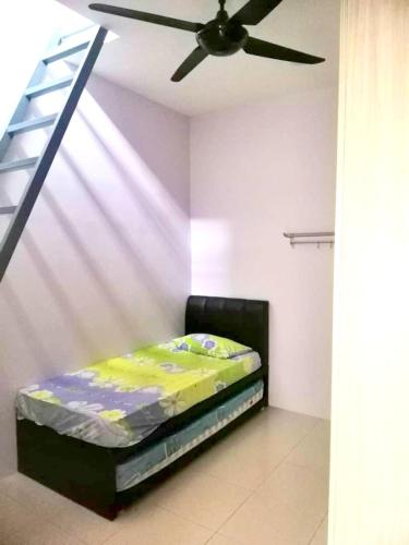 Violet Guesthouse with astro & maxis fibre photo