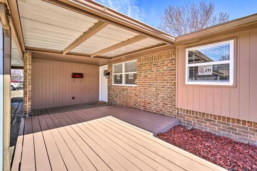 Charming Moore Retreat with Patio about 8 Mi to Dtwn OKC