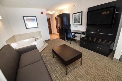 Holiday Inn Express Hotel & Suites Grand Forks