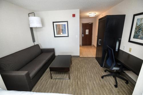 Holiday Inn Express Hotel & Suites Grand Forks