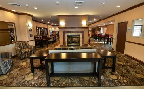 Holiday Inn Express Hotel & Suites Grand Forks