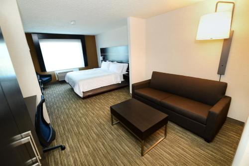 Holiday Inn Express Hotel & Suites Grand Forks