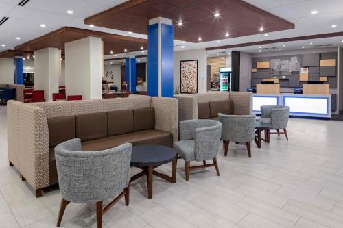 Holiday Inn Express & Suites - Madison, an IHG Hotel