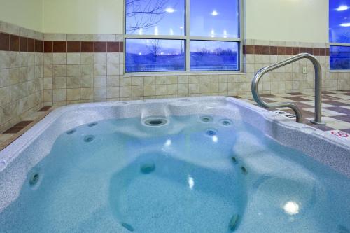 Holiday Inn Express Hotel & Suites Grand Forks