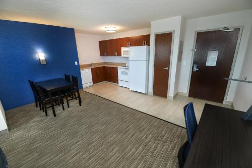 Holiday Inn Express Hotel & Suites Grand Forks