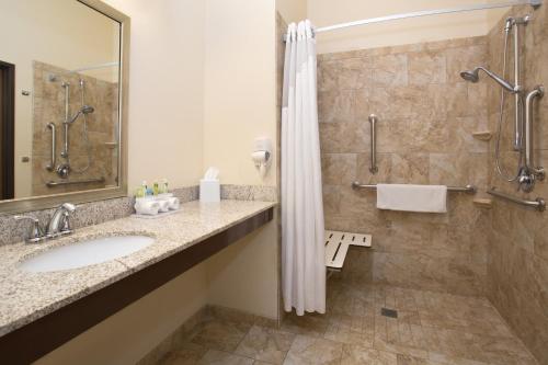 Holiday Inn Express & Suites Glendive, an IHG Hotel