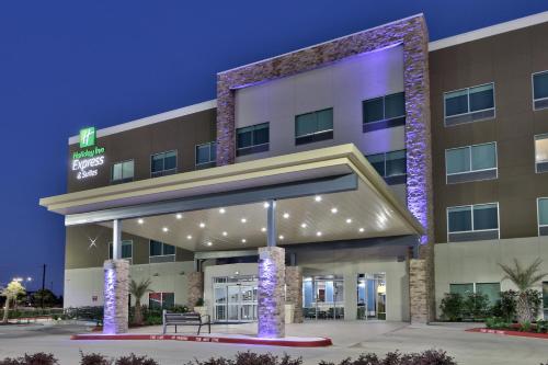 Exterior view, Holiday Inn Express & Suites Houston E - E Sam Houston Pwy By IHG in Cloverleaf