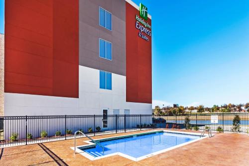 홀리데이 인 익스프레스 & 스위트 털사 웨스트 - 샌드 스프링스 바이 IHG - 수영장