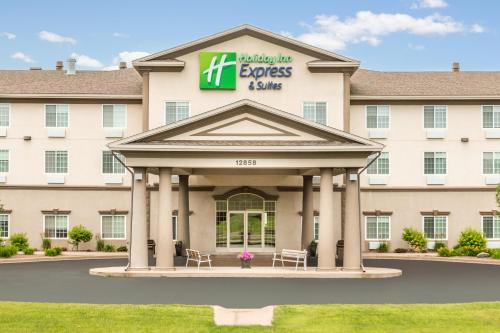Holiday Inn Express Hotel & Suites Eau Claire North an IHG Hotel - image 8