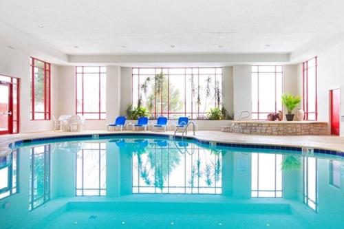 Holiday Inn Express & Suites - Olathe North by IHG in Olathe, USA