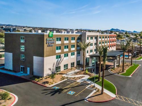 Holiday Inn Express & Suites Lake Havasu - London Bridge by IHG, Lake Havasu City